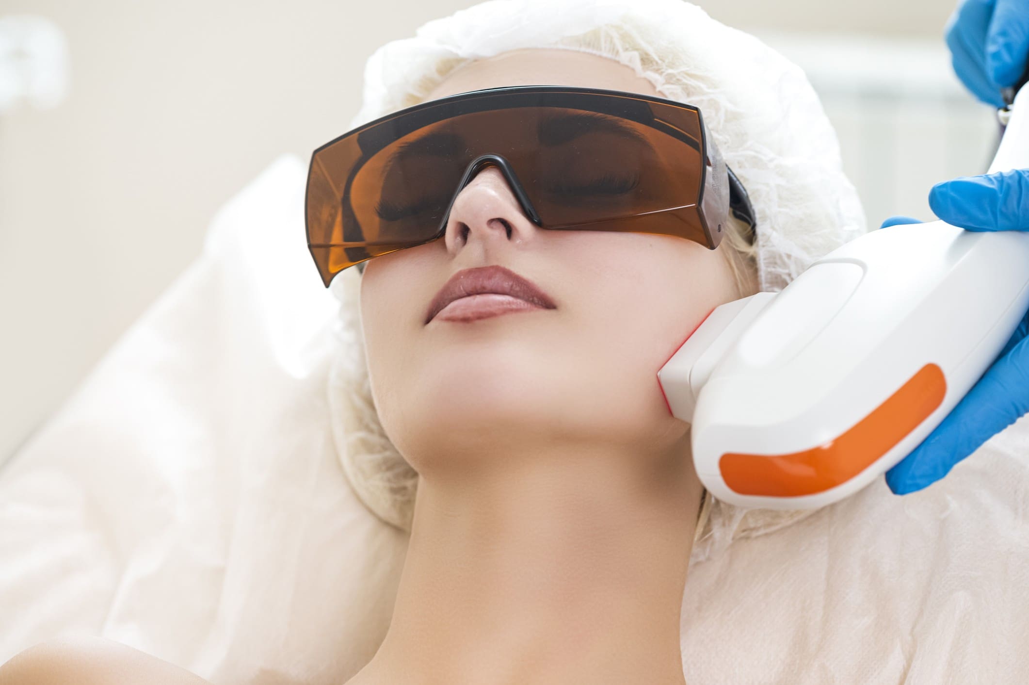 Cosmetic procedure with laser device