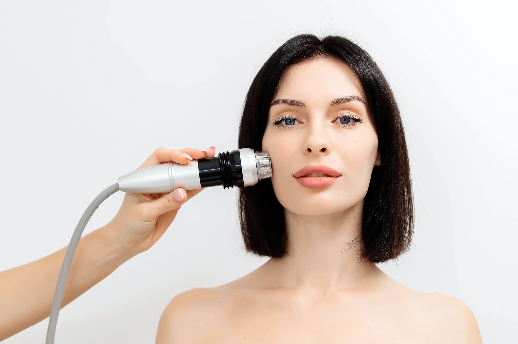 Beauty procedure with handheld device